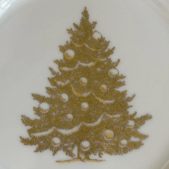 Williams-Sonoma Gold Christmas Tree Salad/Dessert Plates Set of 2 Discontinued - Picture 3 of 9